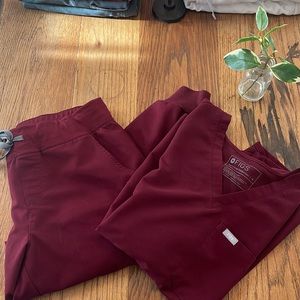 Figs Burgundy medium Zamora and Catarina set